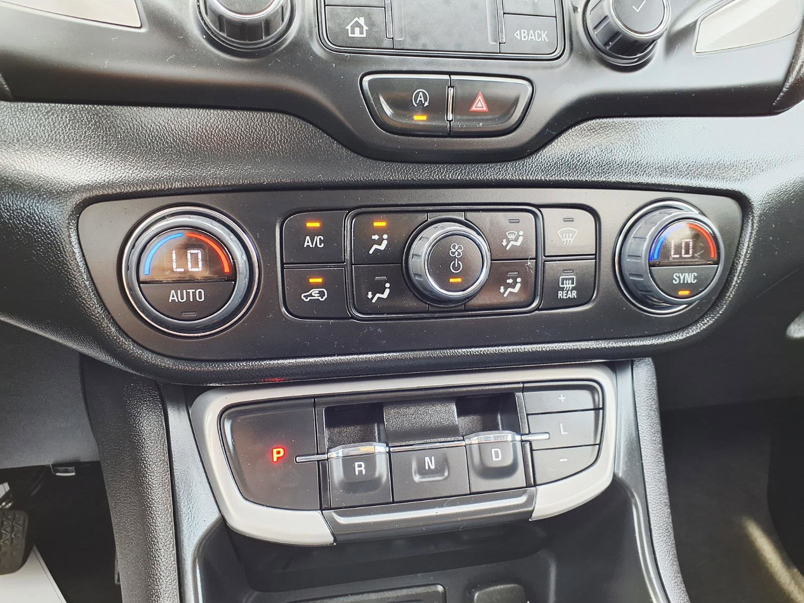 Used 2023 GMC Terrain SLT image 25