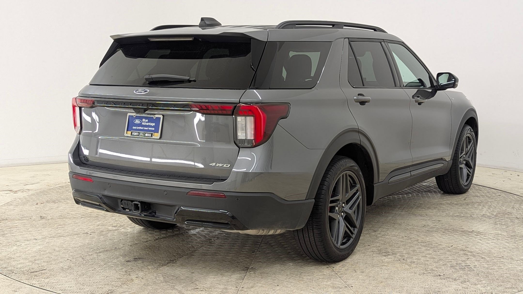 Certified 2025 Ford Explorer ST-Line w/ ST-Line Street Pack image 9