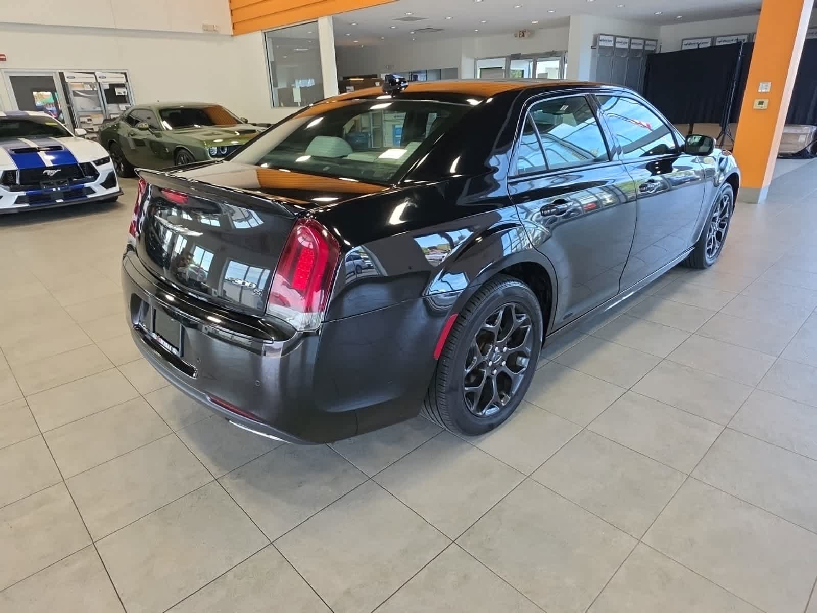 Used 2019 Chrysler 300 S w/ 300S Premium Group 2 AWD/4WD image 9