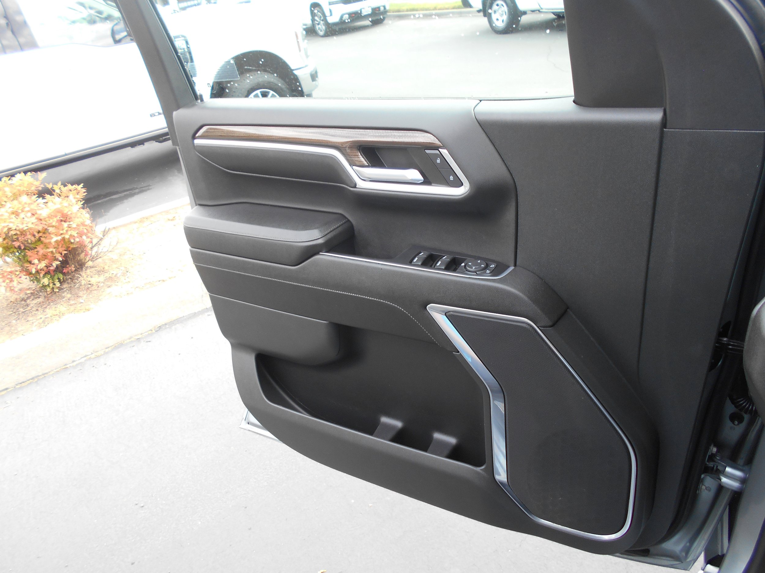 Used 2023 Chevrolet Silverado 1500 LT AWD/4WD image 9