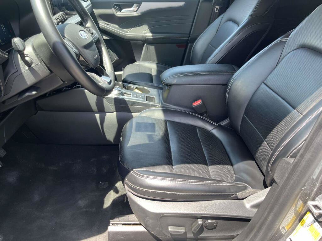 Certified 2024 Ford Escape Platinum AWD/4WD image 17