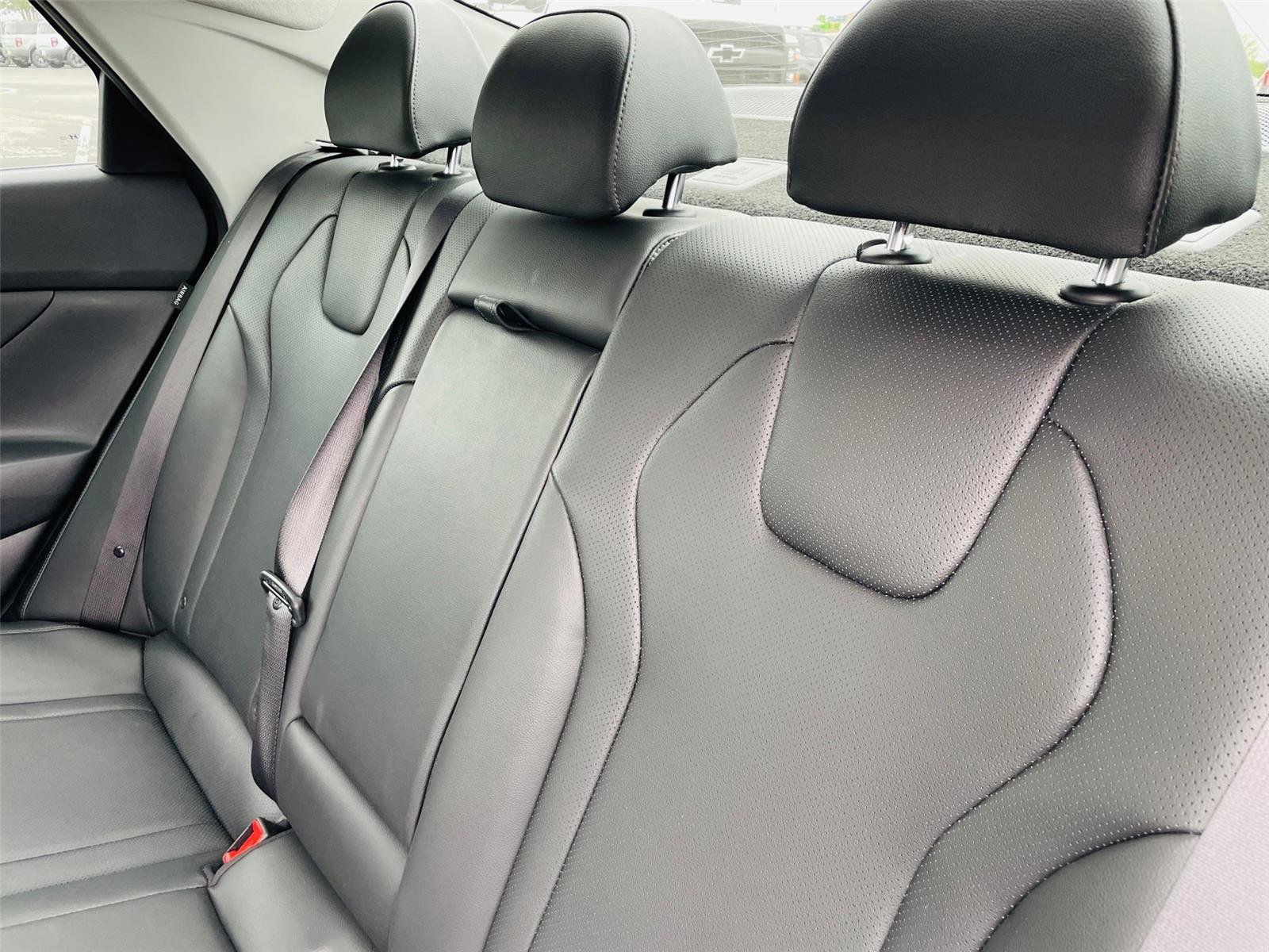 Used 2025 Hyundai Elantra Limited FWD image 33