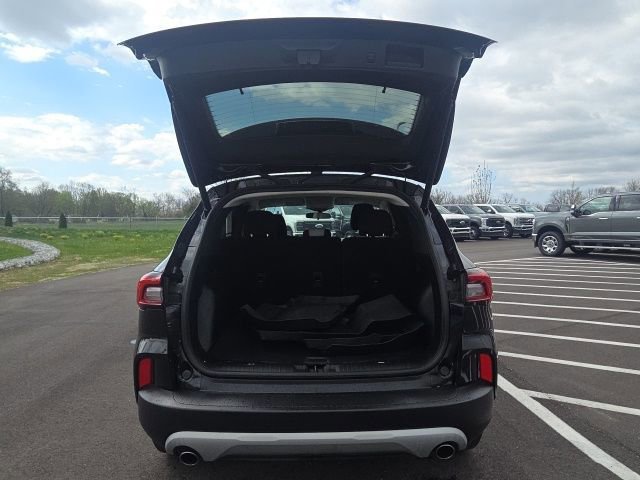 Certified 2023 Ford Escape Active w/ Cold Weather Package image 12