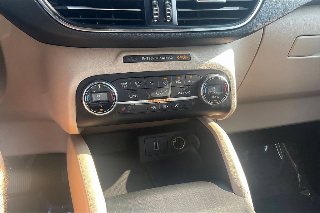 Certified 2020 Ford Escape Titanium AWD/4WD image 36