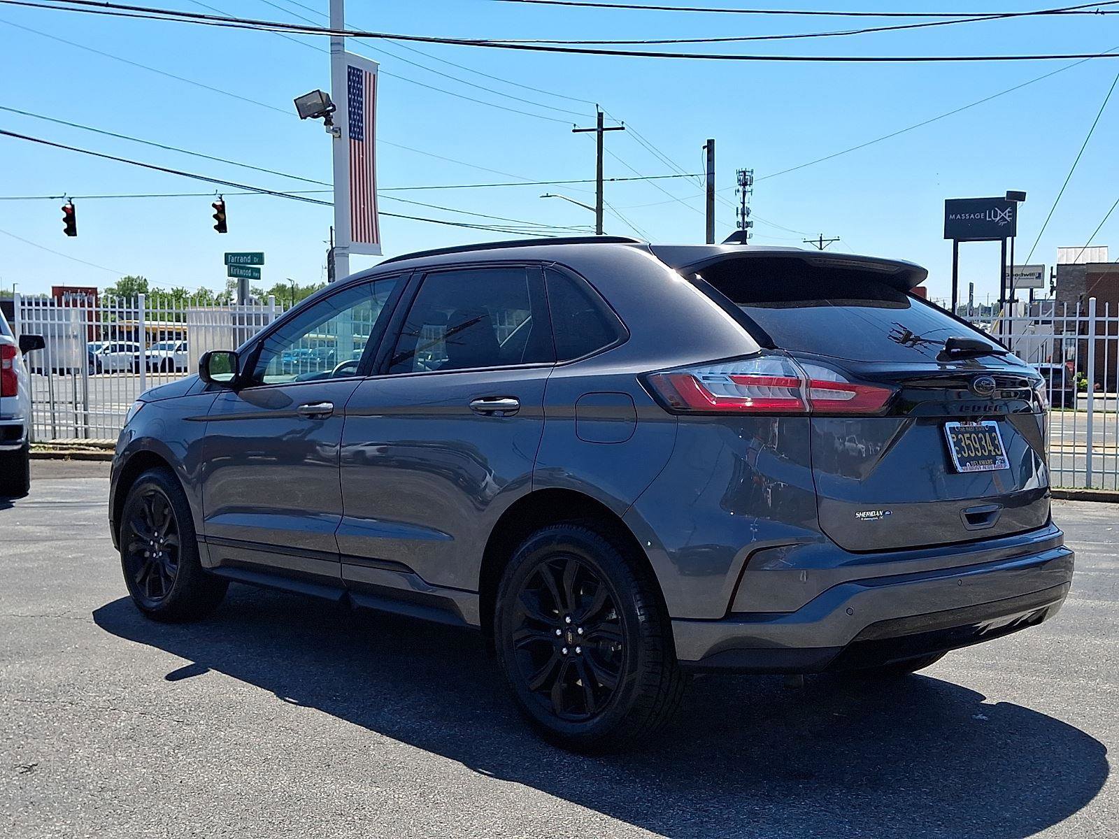 Certified 2022 Ford Edge SE w/ Black Appearance Package AWD/4WD image 4