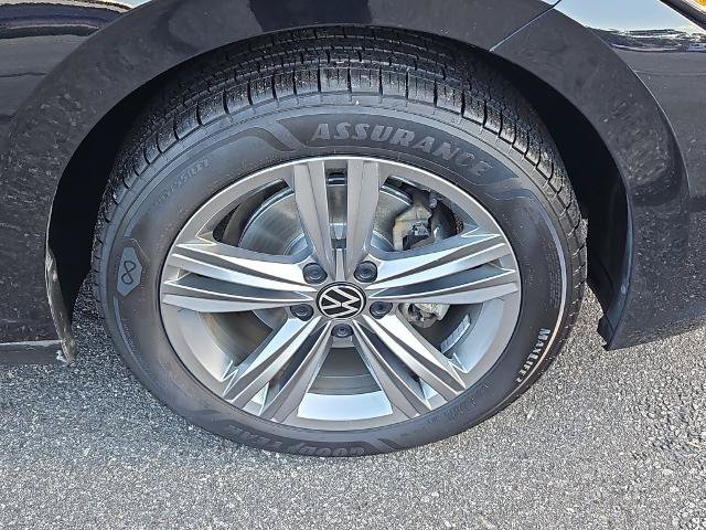 Used 2024 Volkswagen Jetta SE w/ Panoramic Sunroof Package FWD image 4
