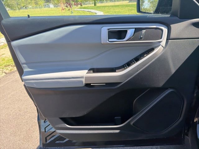 Certified 2023 Ford Explorer XLT w/ Equipment Group 202A AWD/4WD image 25