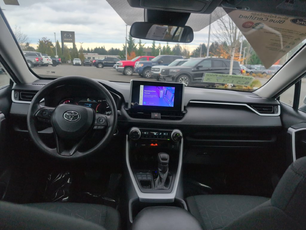 Used 2025 Toyota RAV4 XLE AWD/4WD image 6