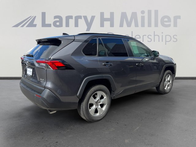 Used 2021 Toyota RAV4 XLE w/ Convenience Package image 5