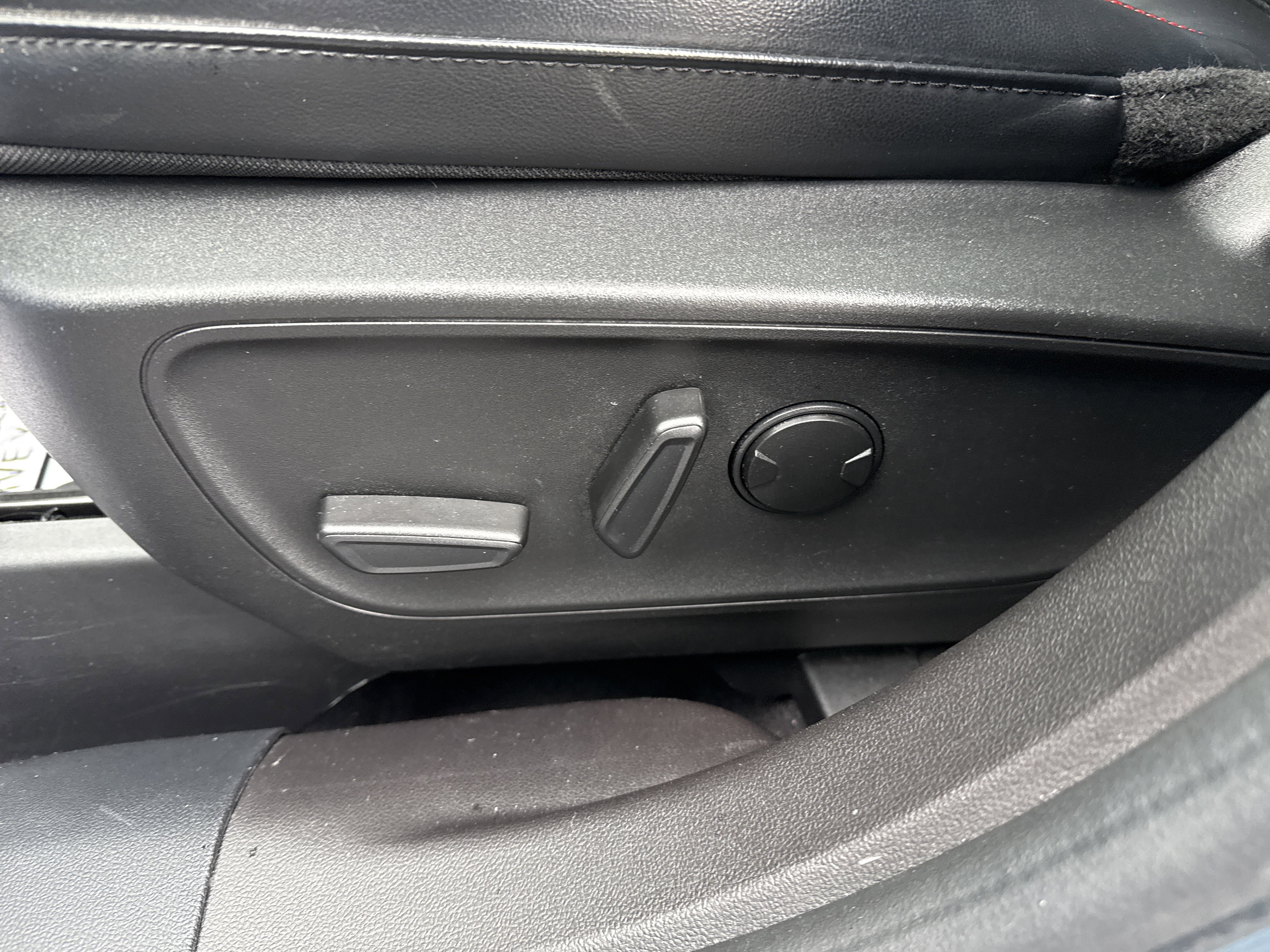 Certified 2023 Ford Escape ST-Line Select w/ Tech Pack #2 image 17