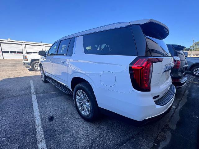 Used 2024 GMC Yukon XL SLT w/ SLT Premium Package AWD/4WD image 4