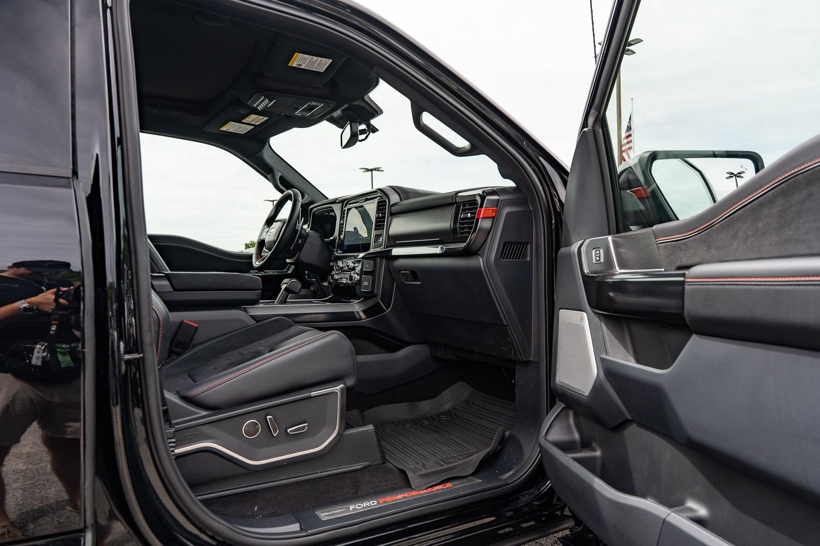 Certified 2025 Ford F150 Raptor w/ Equipment Group 803A Raptor R AWD/4WD image 18