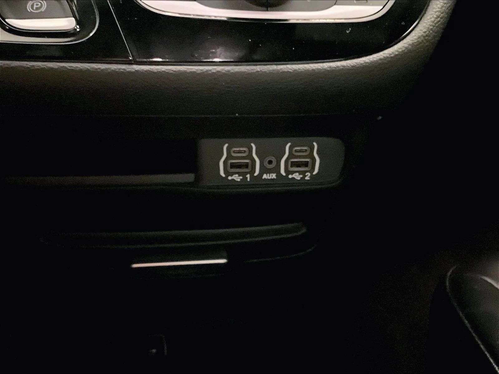 Used 2025 Chrysler Pacifica Select image 32