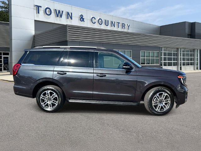 Certified 2025 Ford Expedition Active AWD/4WD image 2