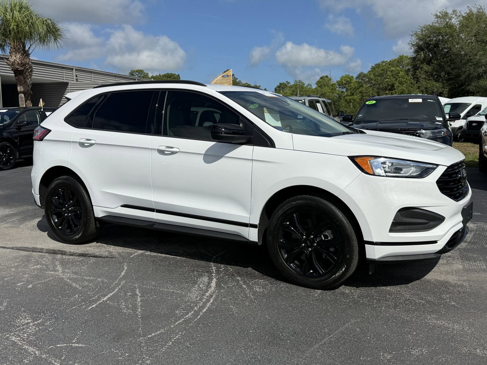 Certified 2024 Ford Edge SE w/ Black Appearance Package AWD/4WD image 2