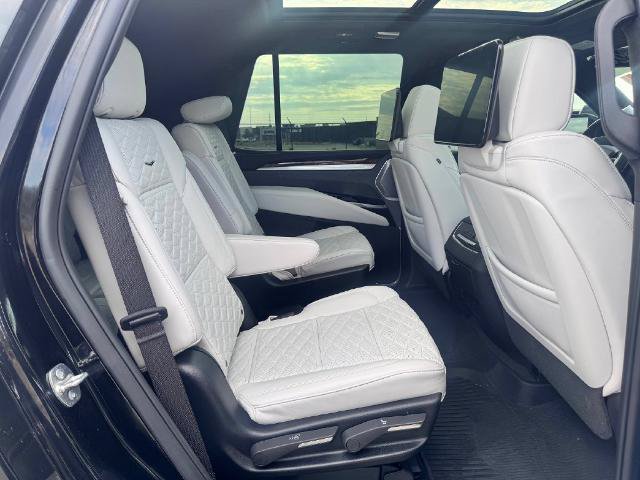 Used 2026 Cadillac Escalade Platinum Sport w/ LPO, ONYX Package AWD/4WD image 18