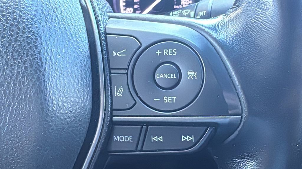 Used 2021 Toyota Camry SE w/ Convenience Package image 13