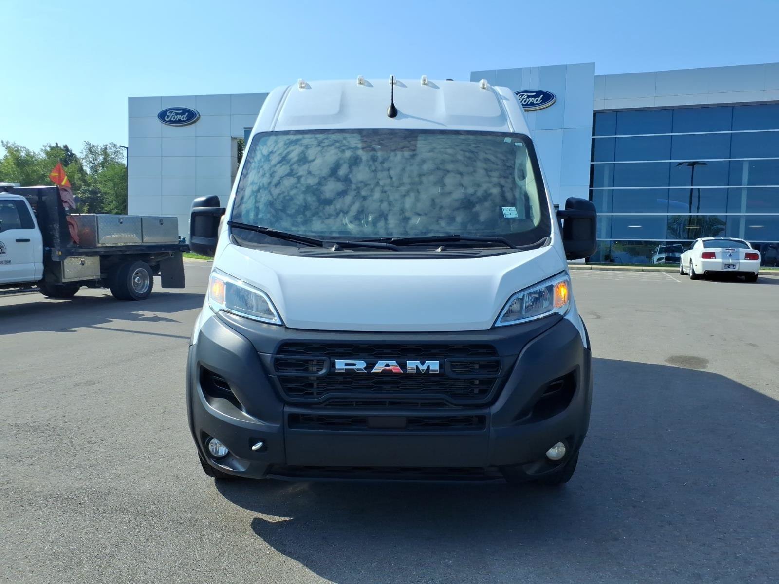 Used 2024 RAM ProMaster 2500 w/ Convenience Group FWD image 8