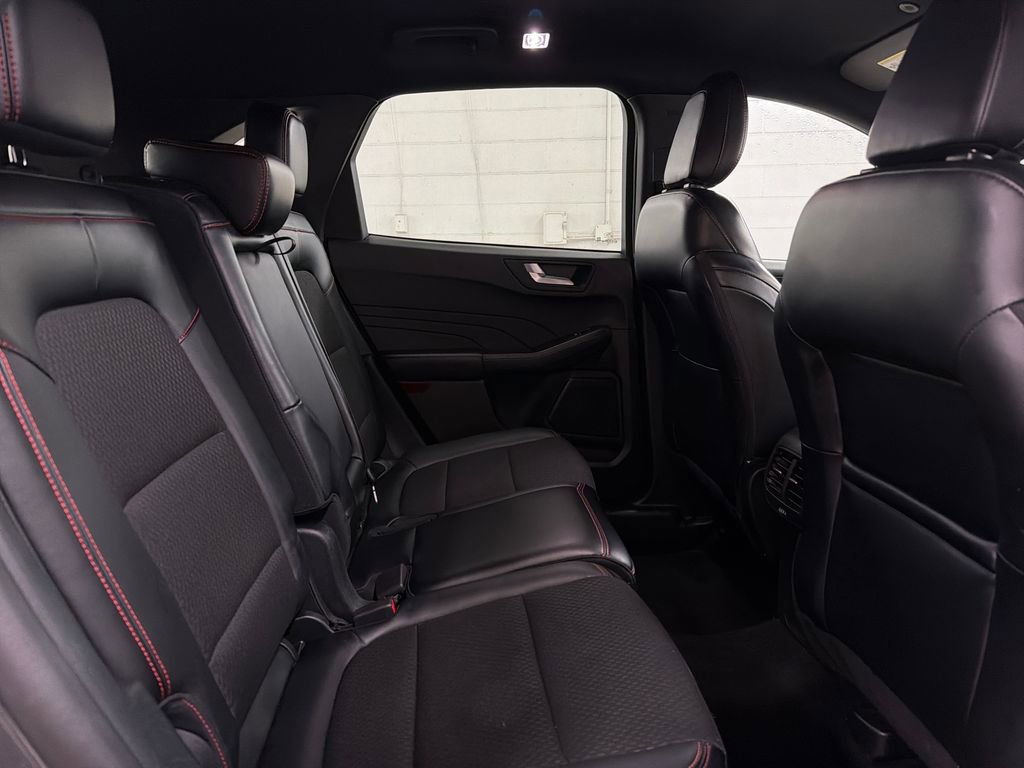 Certified 2025 Ford Escape ST-Line FWD image 31