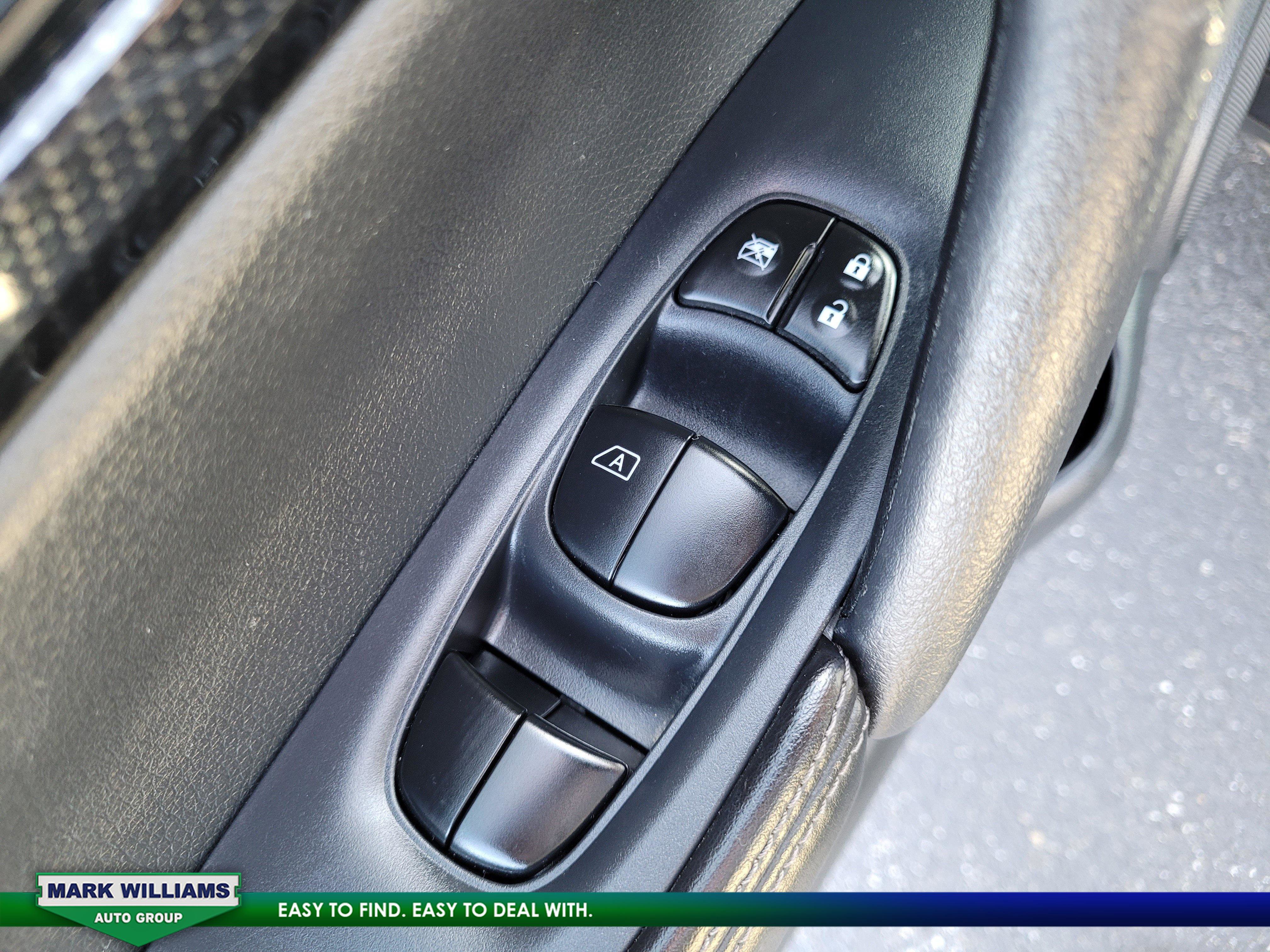 Used 2019 Nissan Rogue SL w/ Premium Package image 29