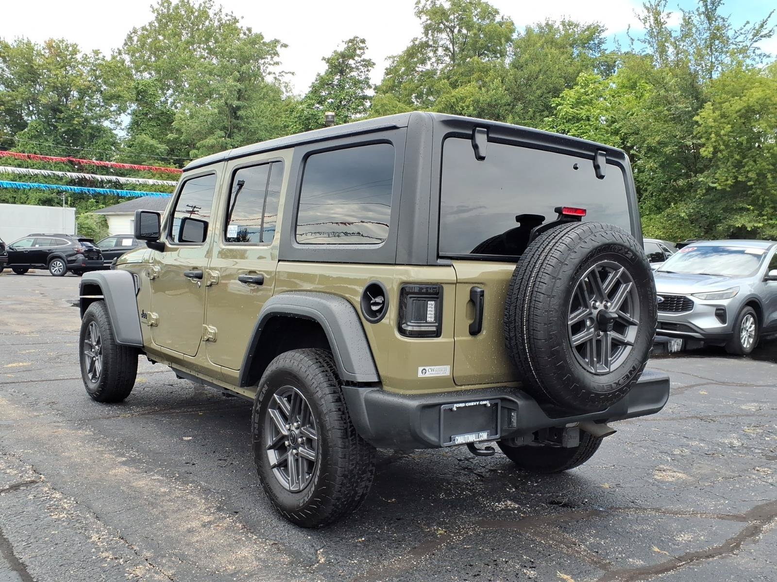 Used 2025 Jeep Wrangler Unlimited Sport AWD/4WD image 9