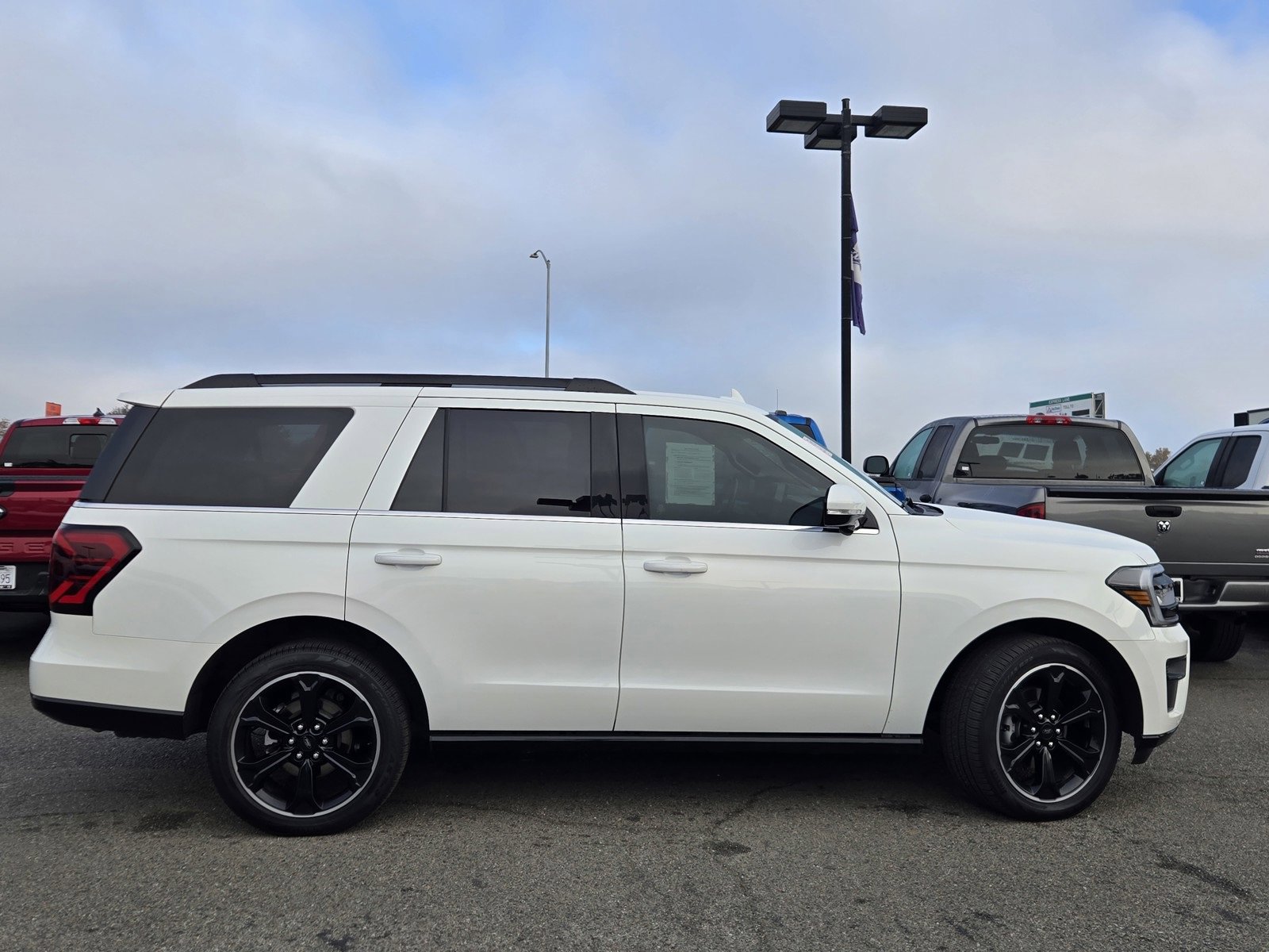 Certified 2023 Ford Expedition Limited image 3