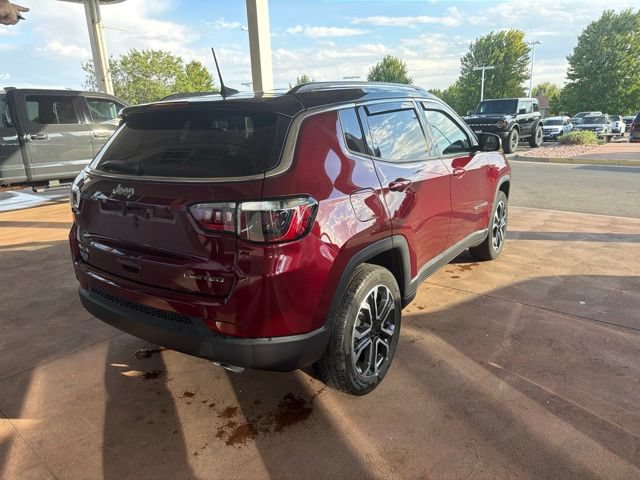 Used 2022 Jeep Compass Limited AWD/4WD image 7