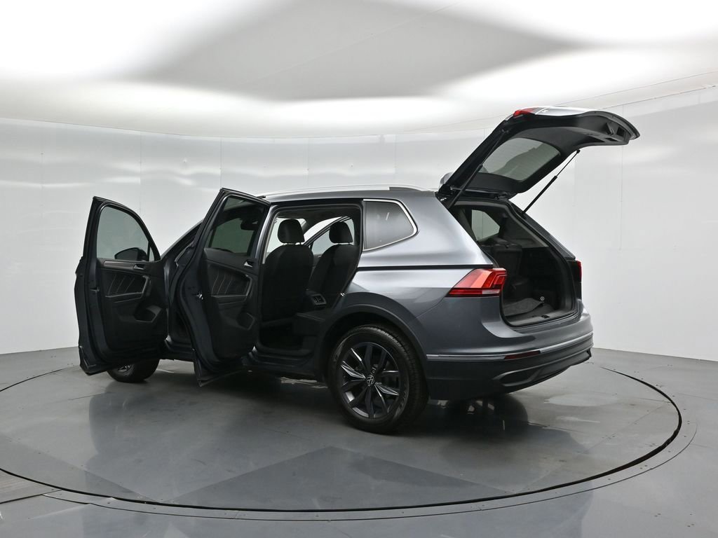 Used 2023 Volkswagen Tiguan SE w/ Panoramic Sunroof Package image 55