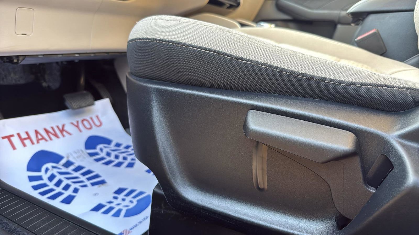 Certified 2022 Ford Escape SE w/ SE Sport Appearance Package image 11