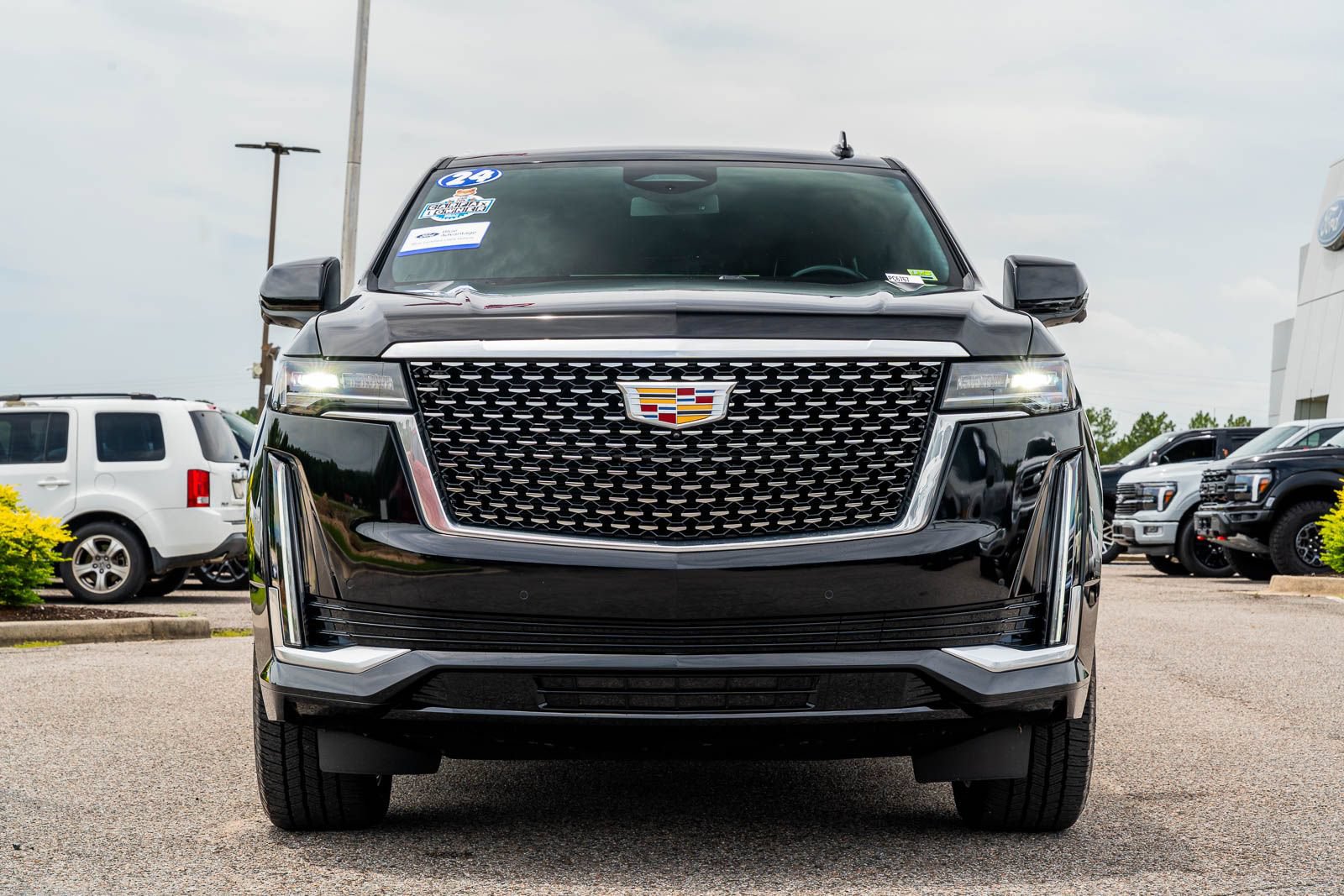 Used 2024 Cadillac Escalade Luxury w/ LPO, Floor Liner Package AWD/4WD image 2