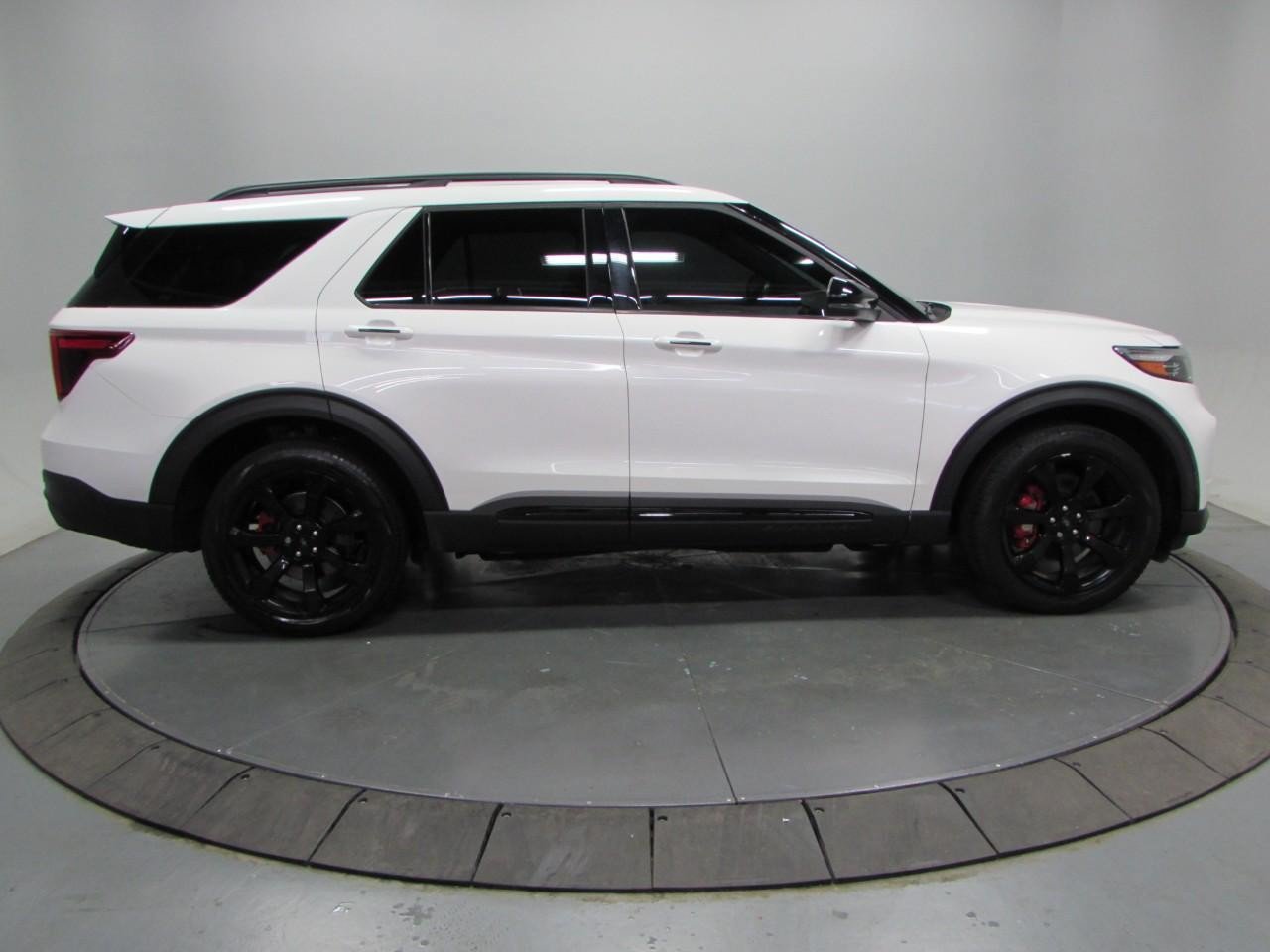 Certified 2024 Ford Explorer ST w/ Equipment Group 401A AWD/4WD image 8