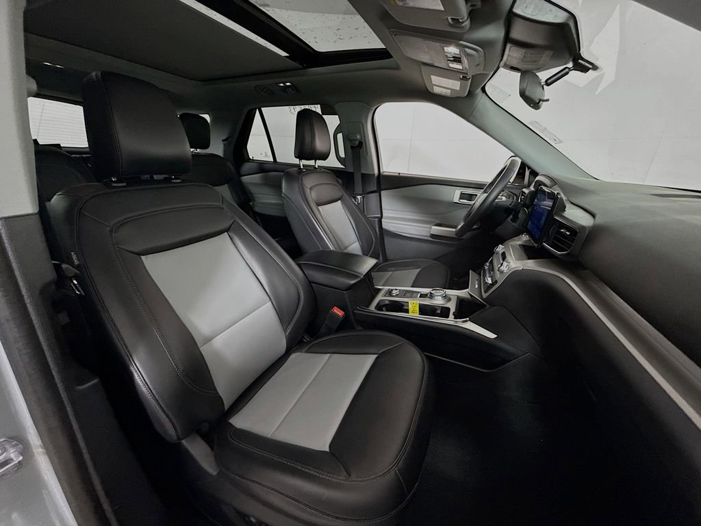 Certified 2023 Ford Explorer XLT w/ Equipment Group 202A image 29