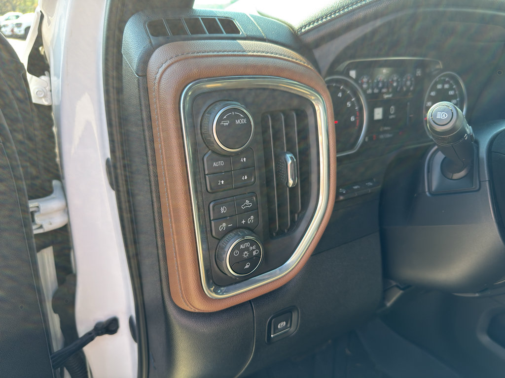 Used 2022 Chevrolet Silverado 1500 High Country w/ Technology Package AWD/4WD image 11