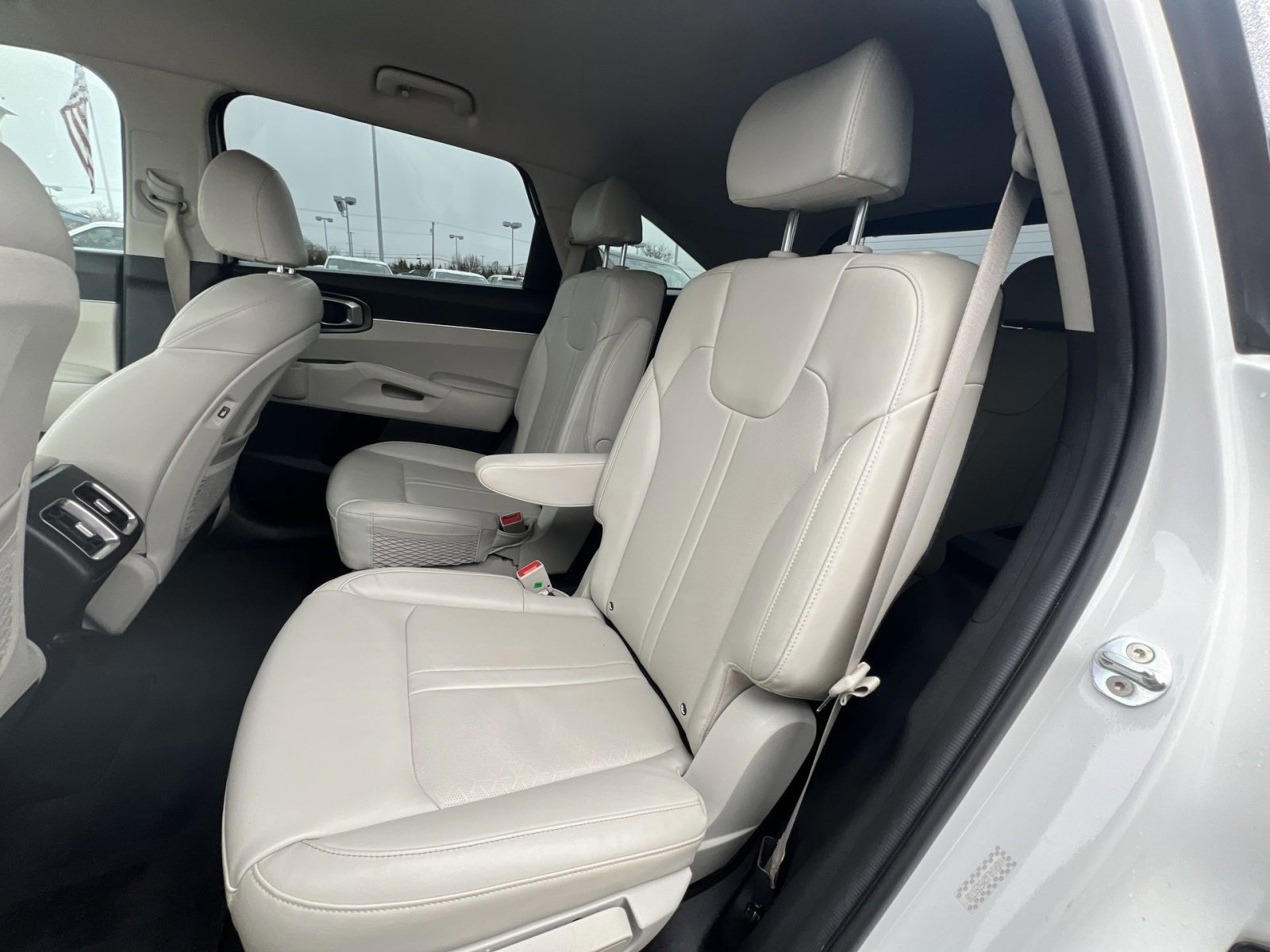 Used 2021 Kia Sorento S image 23