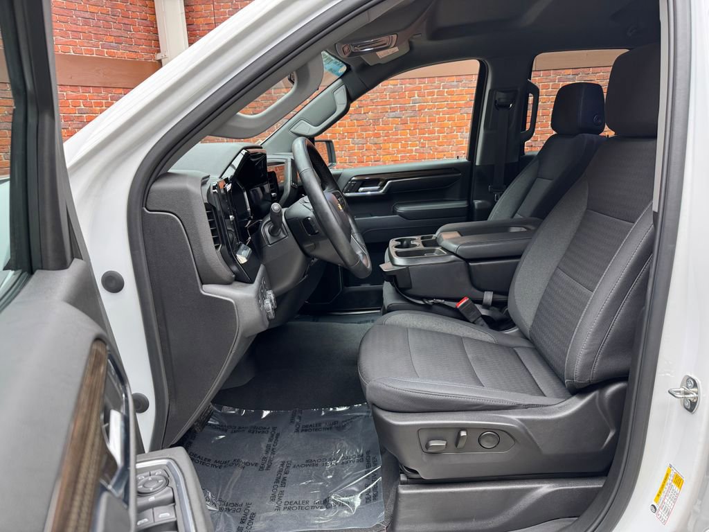 Used 2024 Chevrolet Silverado 1500 LT image 25