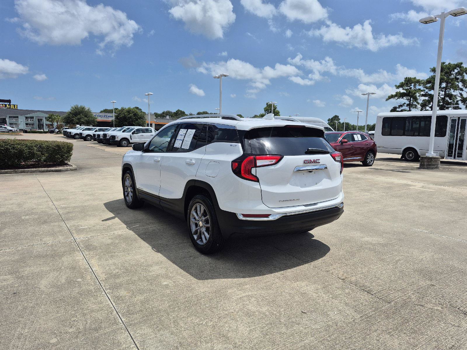Used 2024 GMC Terrain SLT FWD image 15