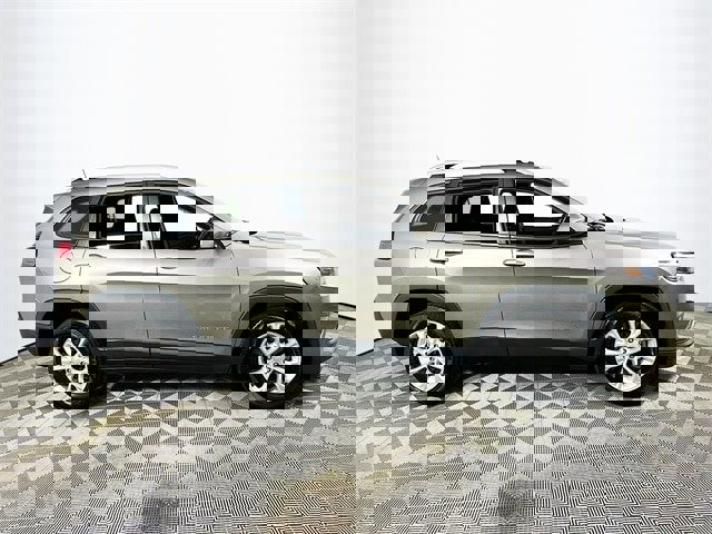 Used 2020 Jeep Cherokee Latitude image 2