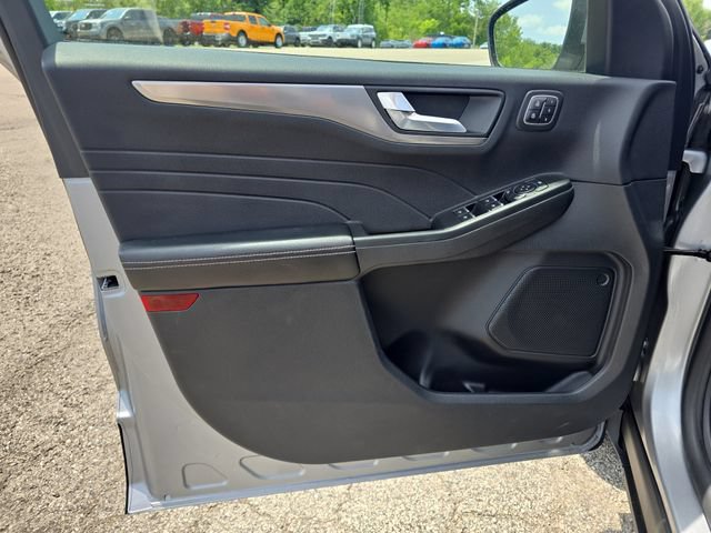 Certified 2022 Ford Escape Titanium AWD/4WD image 11