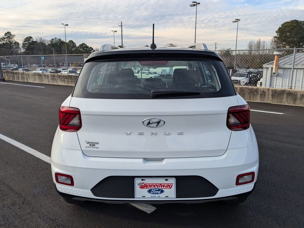 Used 2025 Hyundai Venue Limited image 5