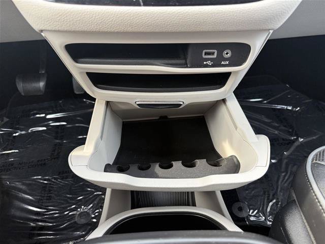Used 2018 Chrysler Pacifica Limited FWD image 18