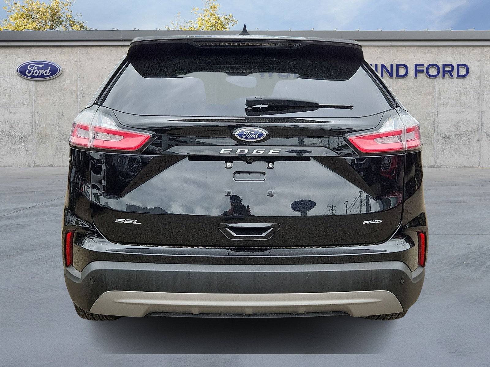 Certified 2024 Ford Edge SEL w/ Convenience Package AWD/4WD image 5