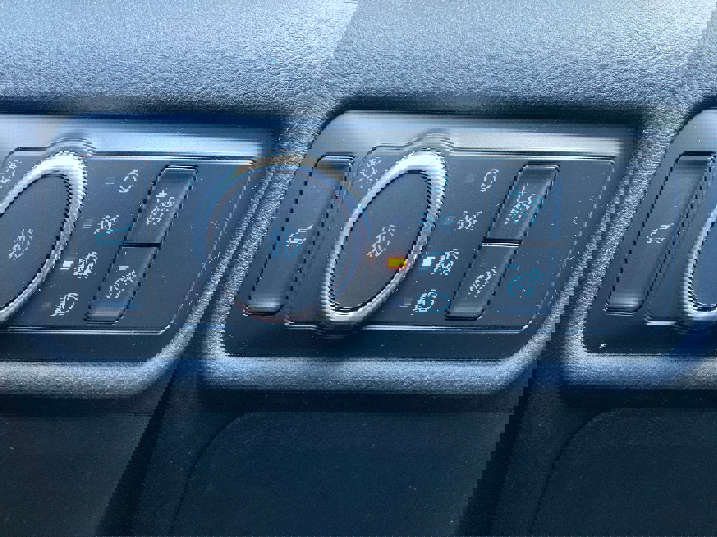 Certified 2022 Ford Explorer XLT w/ Equipment Group 202A image 22