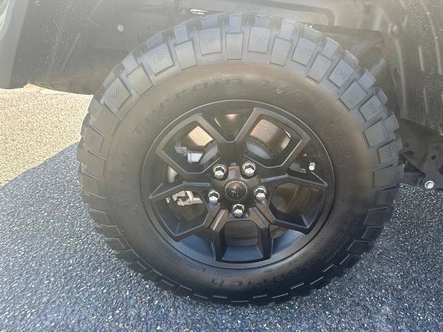 Used 2025 Jeep Gladiator Sport AWD/4WD image 9