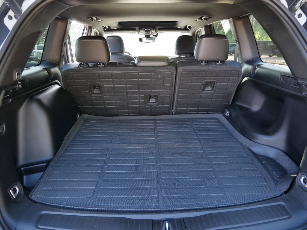 Used 2022 Jeep Grand Cherokee Altitude AWD/4WD image 10