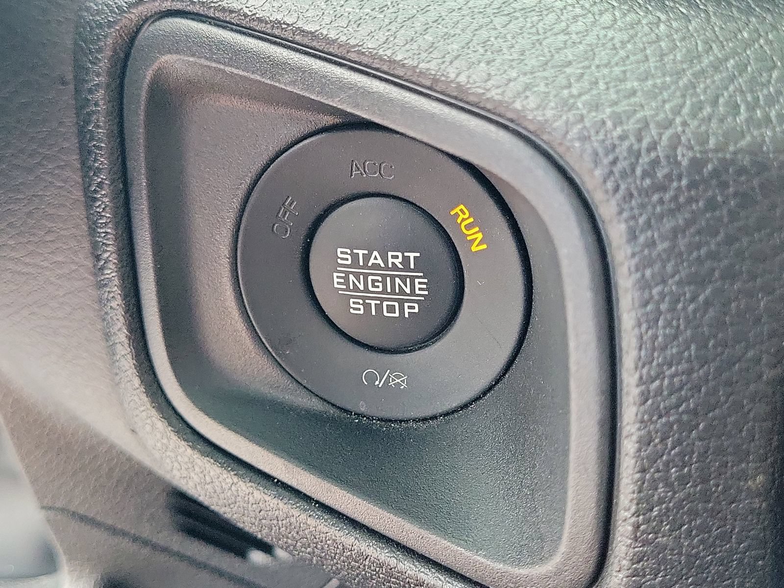 Used 2025 Jeep Gladiator Sport AWD/4WD image 24