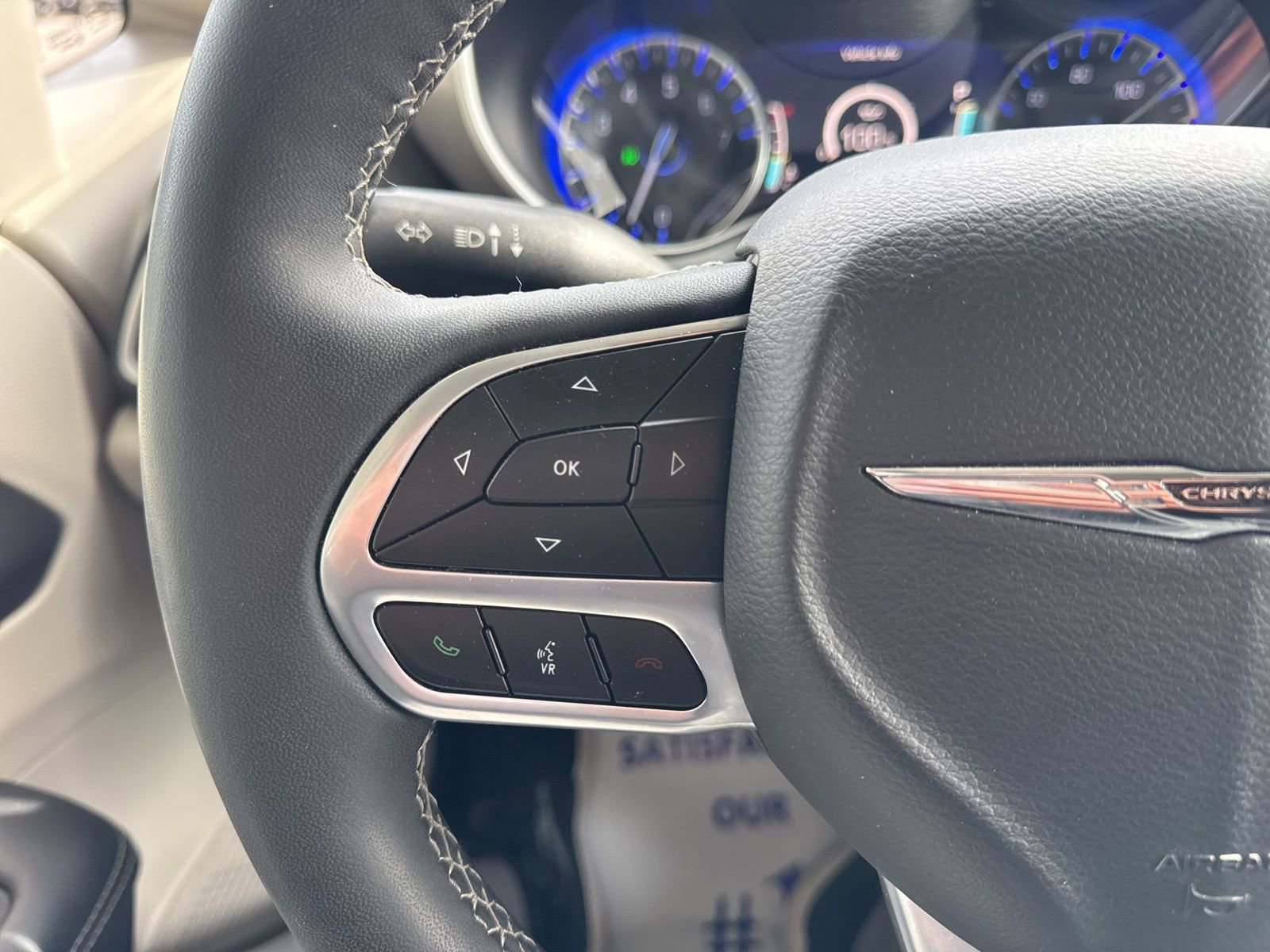 Used 2024 Chrysler Pacifica Touring-L image 27