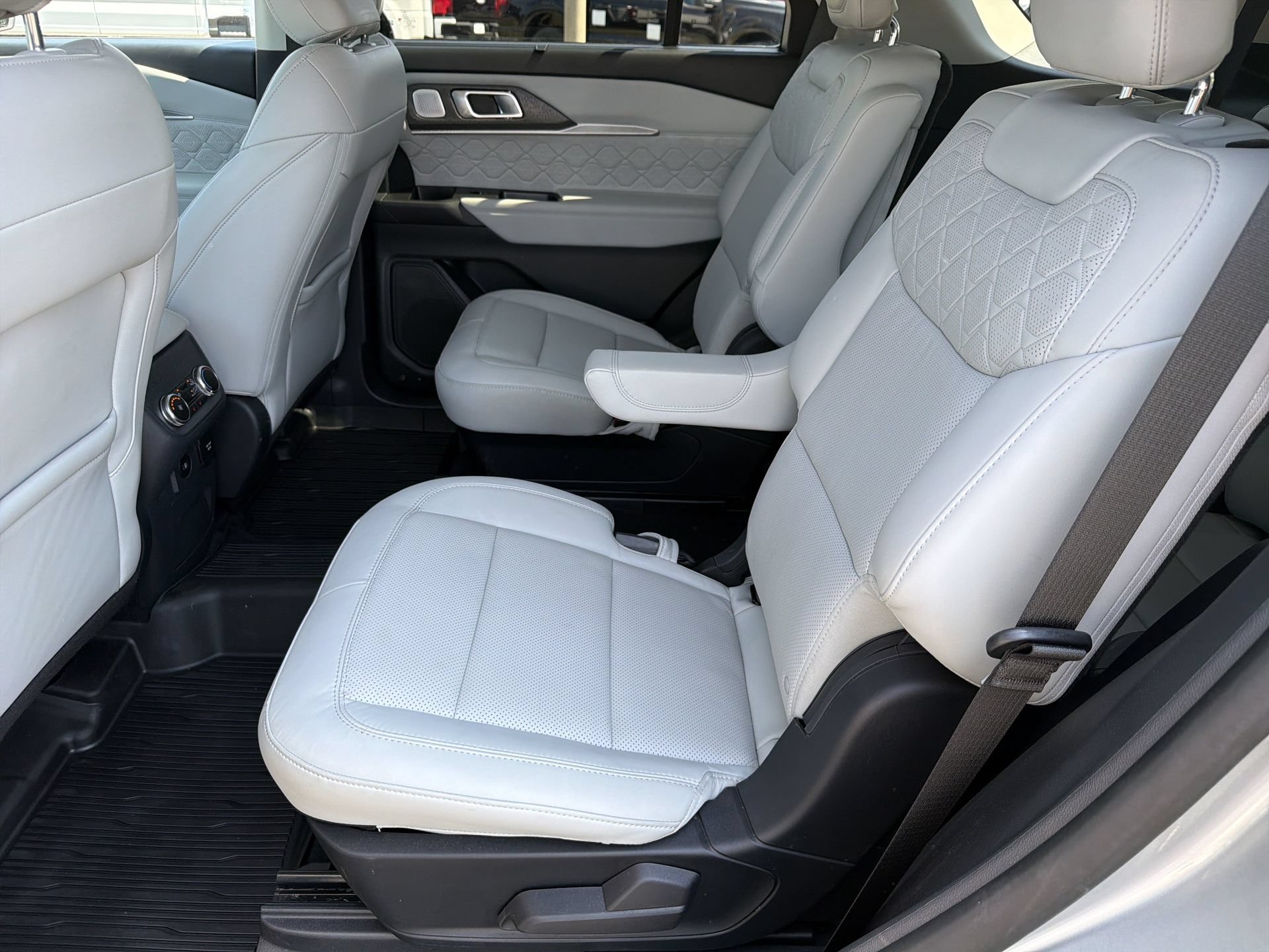 Certified 2025 Ford Explorer Platinum w/ Ultimate Package RWD image 29