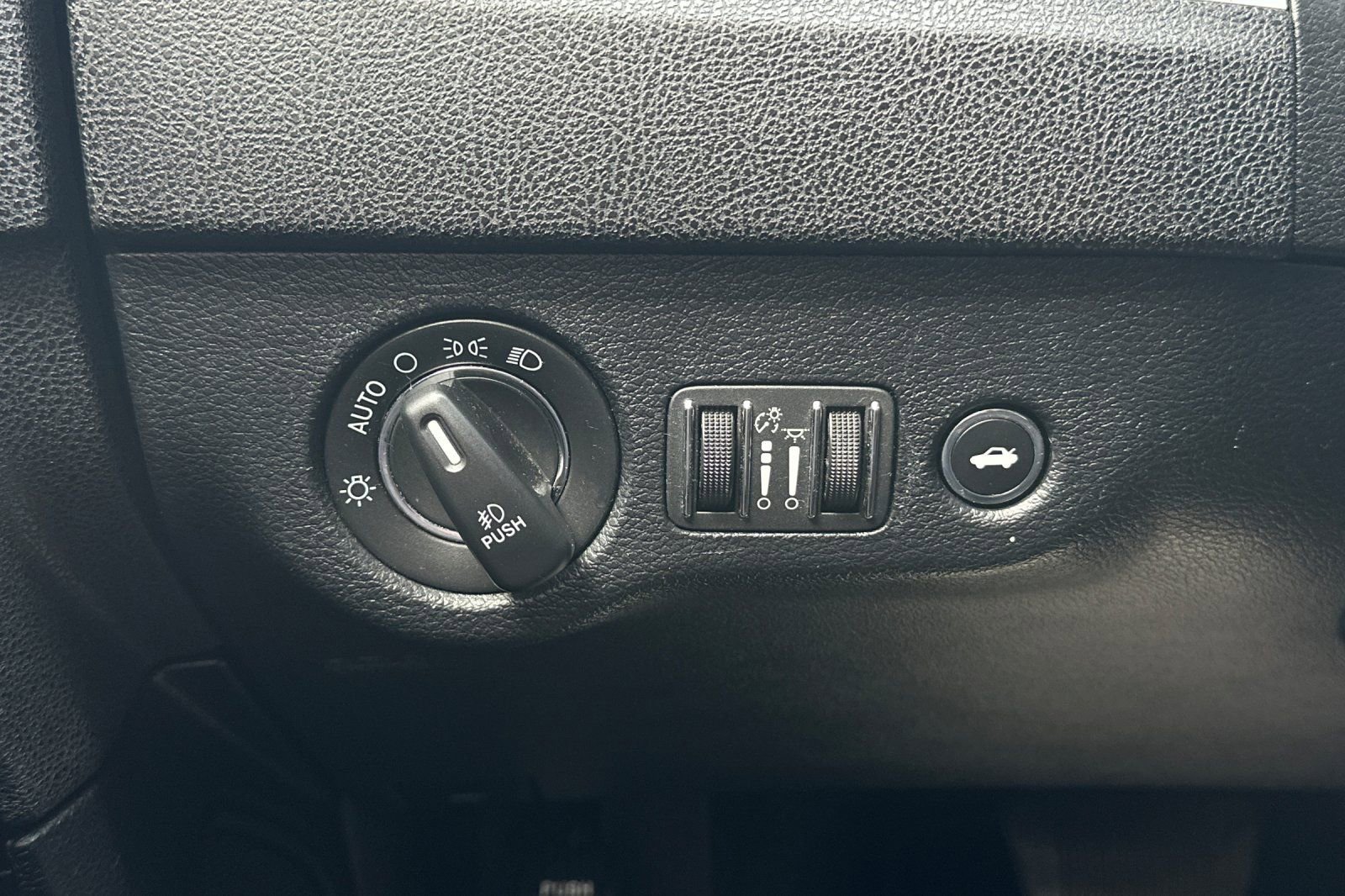 Used 2017 Chrysler 300 C w/ Safetytec Plus Group image 28