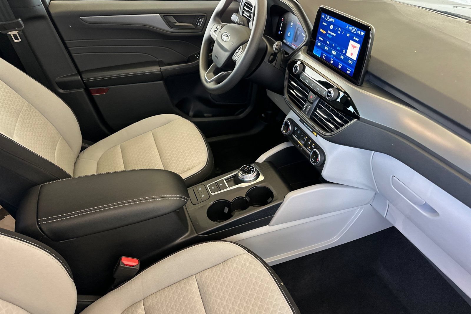 Certified 2025 Ford Escape Active FWD image 16