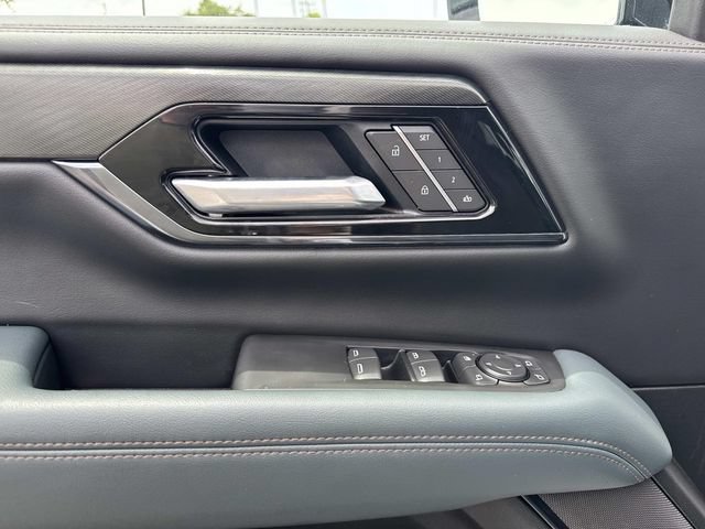 Used 2025 GMC Yukon AT4 w/ AT4 Premium Package AWD/4WD image 20